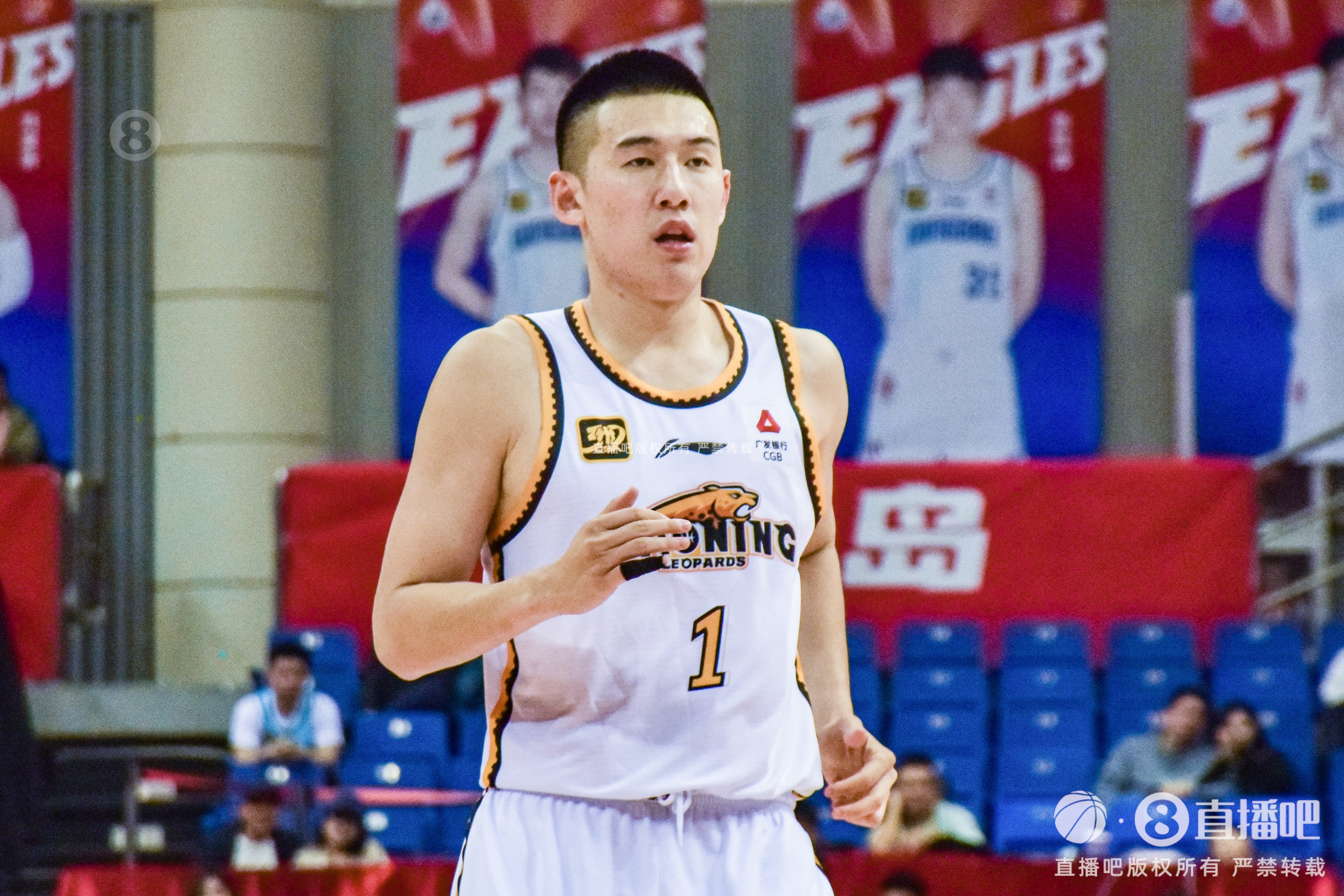 板凳匪徒!付豪替补5分钟3中3拿到7分 正负值+15